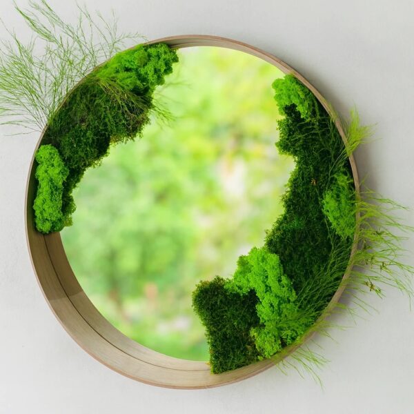 Oglindă rotundă de 60 cm cu ramă adâncă din lemn natural și mușchi stabilizat verde pe două arcuri opuse