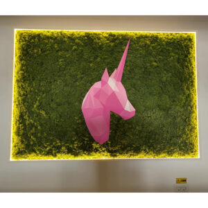 Panou din licheni verde-oliv cu cap de unicorn geometric roz și ramă iluminată LED, vedere din față