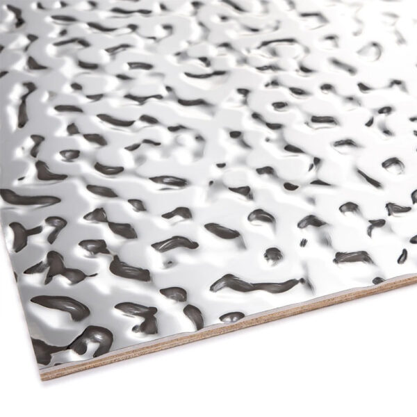 Panou JP-19 Metallic Mirrored Silver, colț cu relief ondulat argintiu care reflectă lumina ca apa