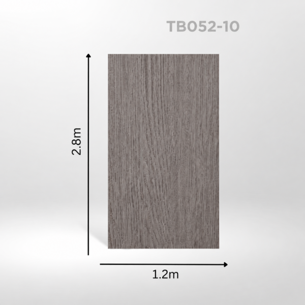 Panou TB052-10 Cashmere Oak cu fibră de stejar gri-taupe, prezentat vertical, cu cotele de 2,8 × 1,2 m