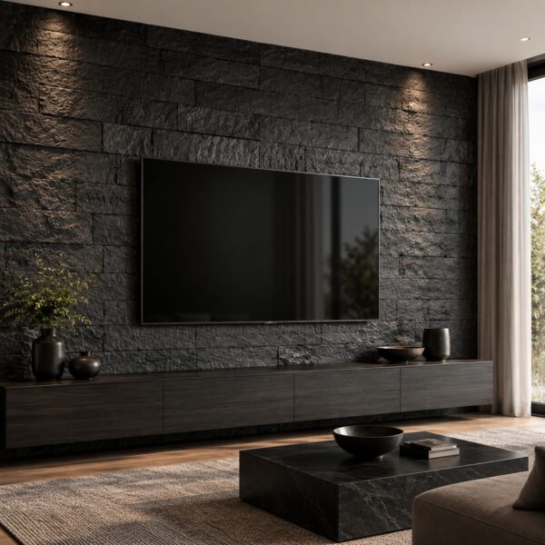 Perete TV dintr-un living placat cu Brick Strip Black, cu spoturi care scot în evidență relieful