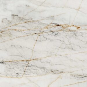 Decorul Rocko R154 Marble Gold văzut din față: marmură albă cu nori gri și vinișoare aurii