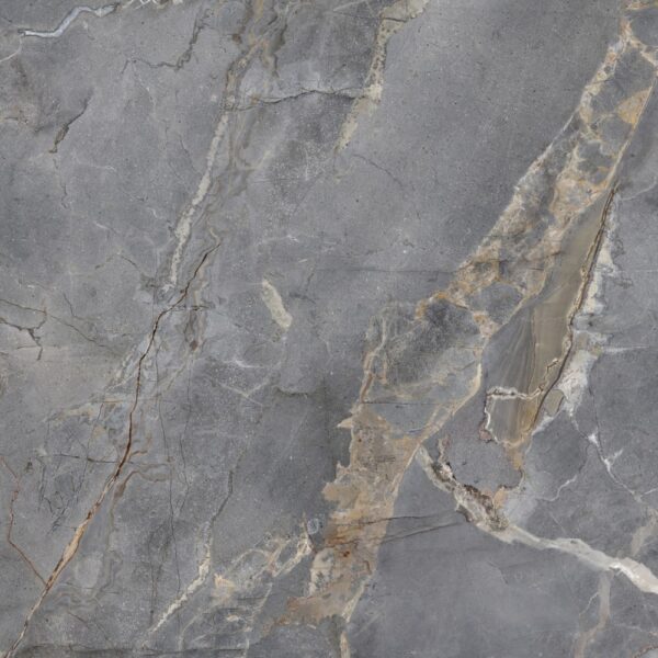 Decorul Rocko R193 Velvet Marble văzut din față: marmură gri închis cu vinișoare bej, ruginii și albe