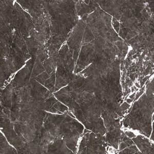 Decorul Rocko R261 Nebulous Black văzut din față: marmură maro-negricioasă cu vinișoare albe fine și fisuri ramificate