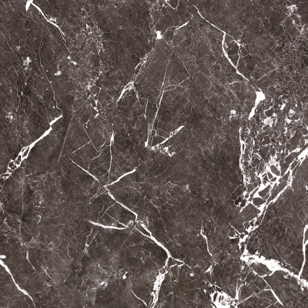 Decorul Rocko R261 Nebulous Black văzut din față: marmură maro-negricioasă cu vinișoare albe fine și fisuri ramificate Decorul Rocko R261 Nebulous Black văzut din față: marmură maro-negricioasă cu vinișoare albe fine și fisuri ramificate