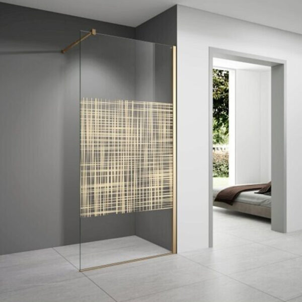 Paravan walk-in E6A-7G-2 Golden Cloth într-o baie gri, cu ușa deschisă spre dormitor