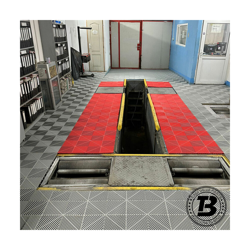 Pardoseală modulară pentru garaj și Ateliere detailing - gri Antracit Pardoseală modulară pentru garaj și Ateliere detailing - gri Antracit