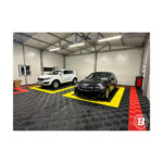 Pardoseală modulară pentru garaj și Ateliere detailing roșu cu negru cu galben — imaginea 2