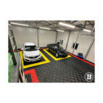 Pardoseală modulară pentru garaj și Ateliere detailing roșu cu negru cu galben — imaginea 4