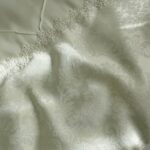 Păturică bebe Delux din bumbac satinat cu dantelă, milky, 80 × 80 cm, fața a doua, cu textură