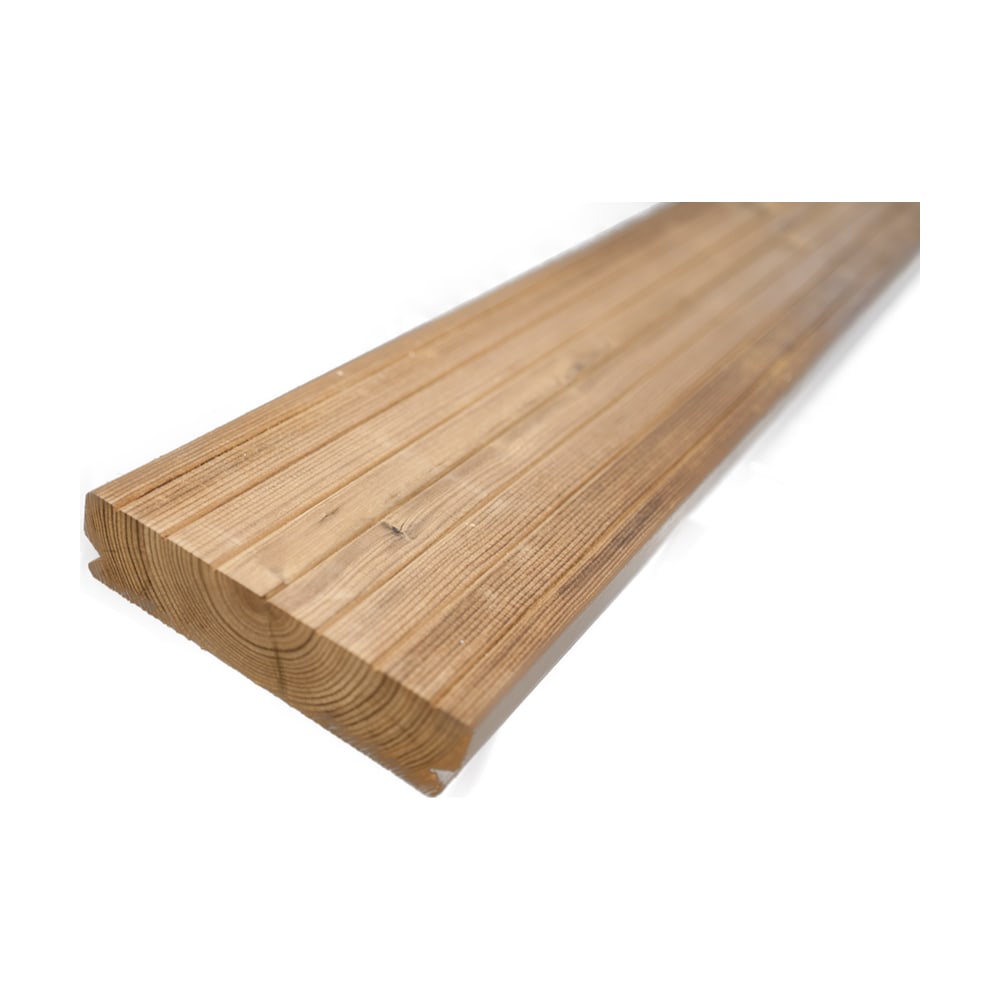 Placă Lunawood Lunadeck 2 din pin tratat termic, cu fibra caramel și canelurile fine pe o față Placă Lunawood Lunadeck 2 din pin tratat termic, cu fibra caramel și canelurile fine pe o față