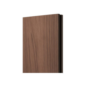 Placă decking coextrudată maro așezată vertical, cu fibră de lemn