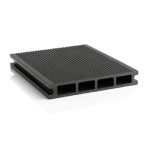 Placă decking WPC neagră, fața cu striații fine și patru goluri la capăt