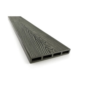 Placă de gard WPC gri închis cu fibră de lemn în relief, văzută în perspectivă
