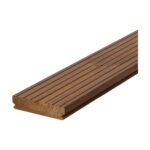Placă Lunadeck 2 Profix 2 din pin tratat termic Lunawood, lată de 117 mm, cu caneluri pe toată fața, în perspectivă pe alb