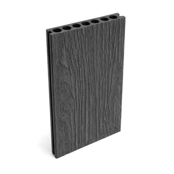 Placă decking WPC gri așezată vertical, cu fața 3D de lemn antichizat