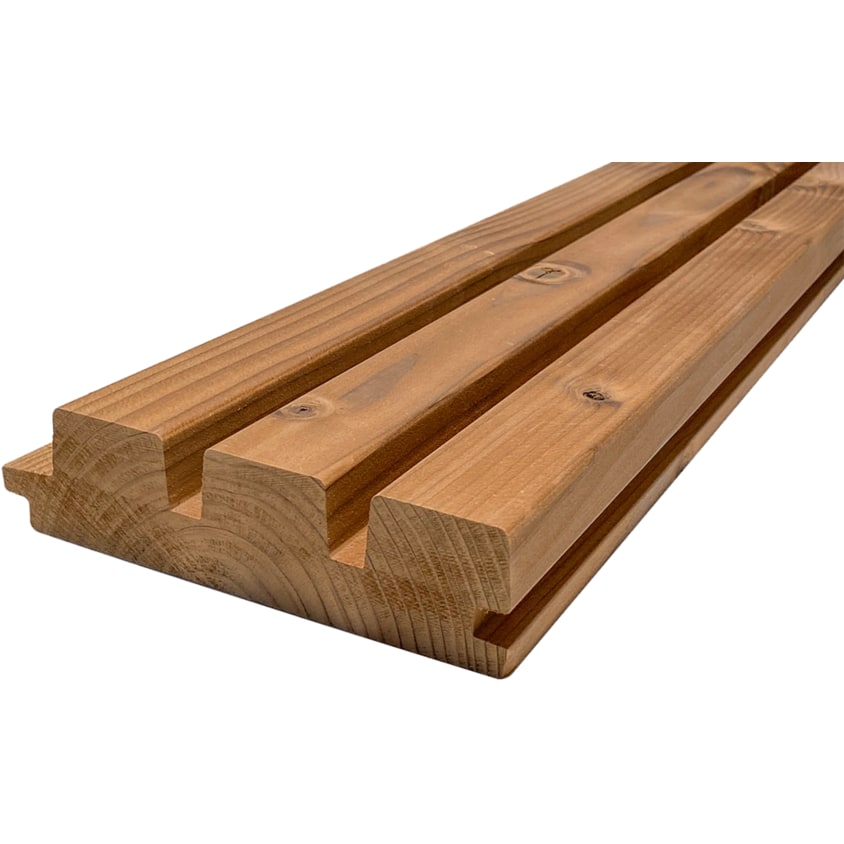 Profil de fațadă Luna Triple 32×140 din molid tratat termic, brun-caramel, cu două caneluri adânci și nut și feder, pe alb Profil de fațadă Luna Triple 32×140 din molid tratat termic, brun-caramel, cu două caneluri adânci și nut și feder, pe alb