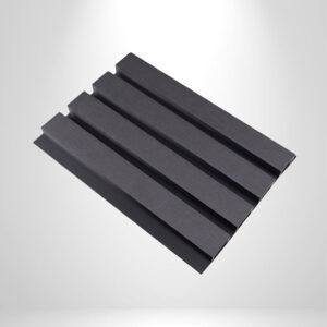 Riflaj de exterior negru antracit cu patru nervuri late, văzut oblic pe fond deschis