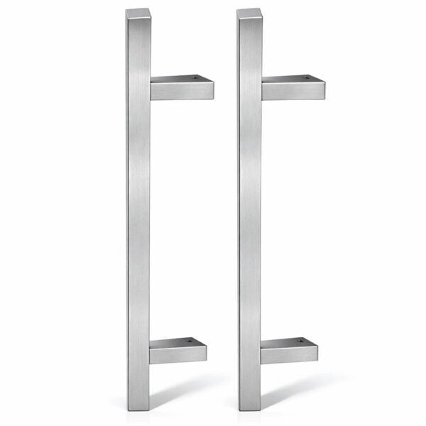 Două mânere de tras din inox satinat cu profil pătrat, așezate vertical, cu picioarele de prindere