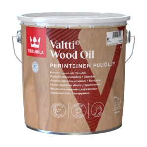 Găleată de 2,7 l cu toarte, cu uleiul Tikkurila Valtti Wood Oil pentru lemn de exterior și V roșu pe etichetă